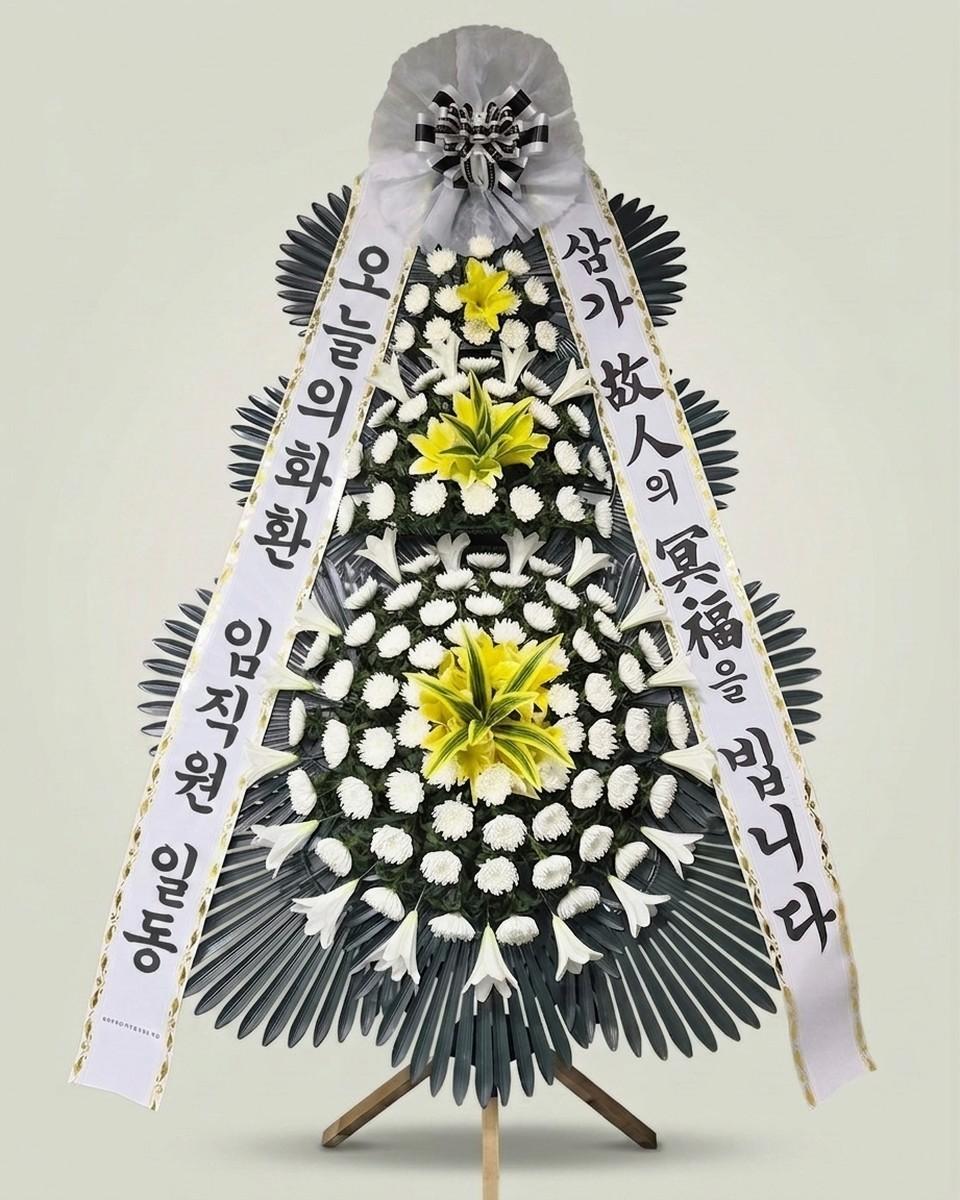 근조 3단화환 기본 — 꽃을 더 채운 3단 구성, 무료배송, 리본 문구 무료